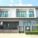 บ้านเดี่ยว แกรนด์ บริทาเนีย บางนา กม.12 แปลงมุม หน้าโครงการ