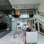 ห้องดูเพล็กซ์ ตกแต่งหรู วิวทะล พร้อมอยู่ เดอะริเวียล่า จอมเทียน พ